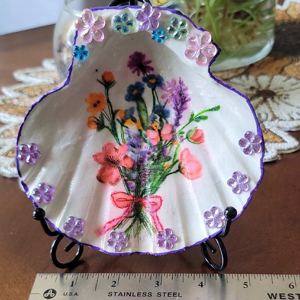 Decorative Floral Seashell Embellished with Gem Flowers (Easel Included)